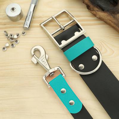 Cose un collar negro-turquesa con herrajes