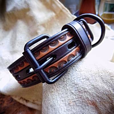 Haz un collar de cuero marrón y negro