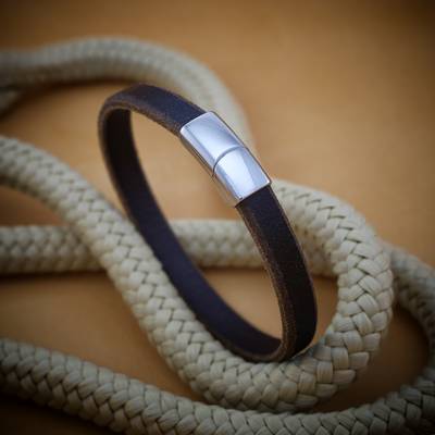 Haz tu propia pulsera de cuero marrón