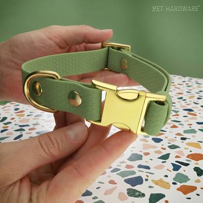 Green 25 mm webbing collar with brass
