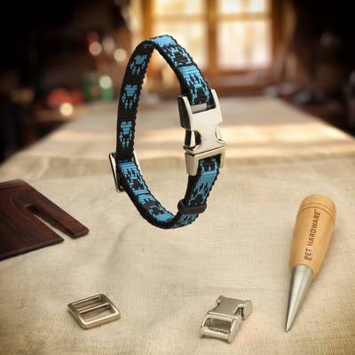 Small blue 10 mm collar with nickel trim