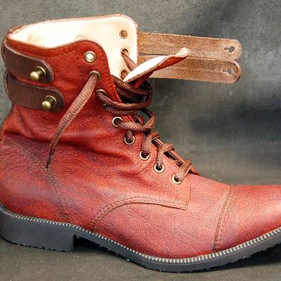 Haz zapatos de cuero rojo oscuro