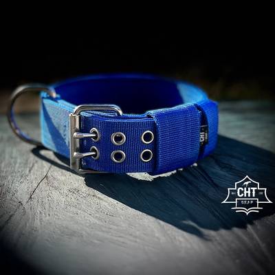 Haz un collar azul con herrajes