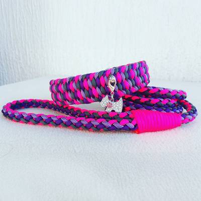 Cose un collar de nylon con colgante