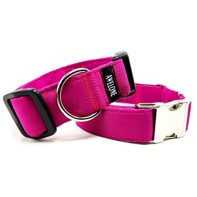 Stelle ein rosa Halsband mit Beschlägen her