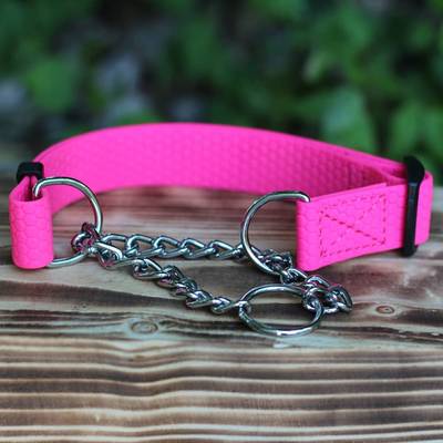 Haz un collar rosa con herrajes