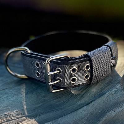 Cose un collar de nylon con herrajes