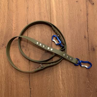 Olive leash with aluminium snap hook
