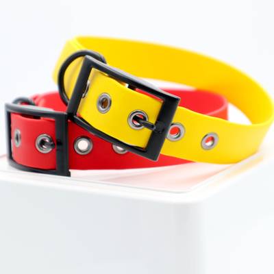 Ensamble collar de plástico rojo-amarillo