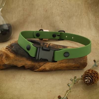 Crea un collar verde con cierre de plástico