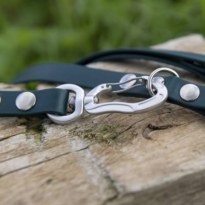 Haz un collar verde con herrajes