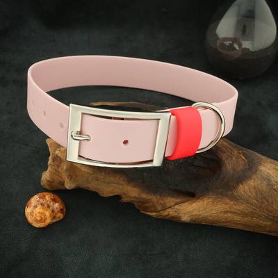 Stelle ein rosa Halsband mit Beschlägen her