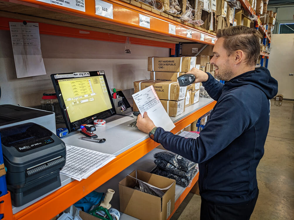 Packaging in Pethardware