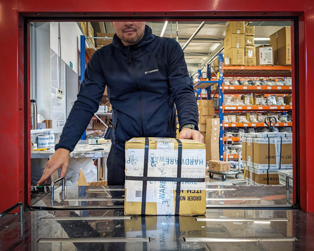 Packaging in Pethardware